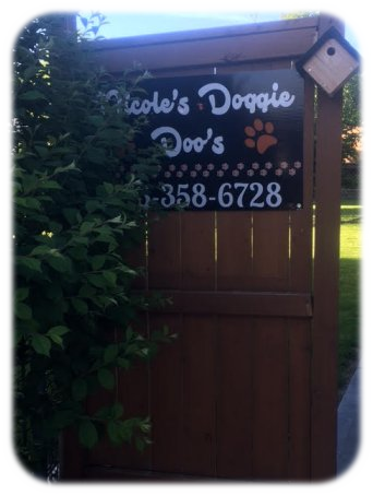 Entrance of Nicole's Doggie Doo's